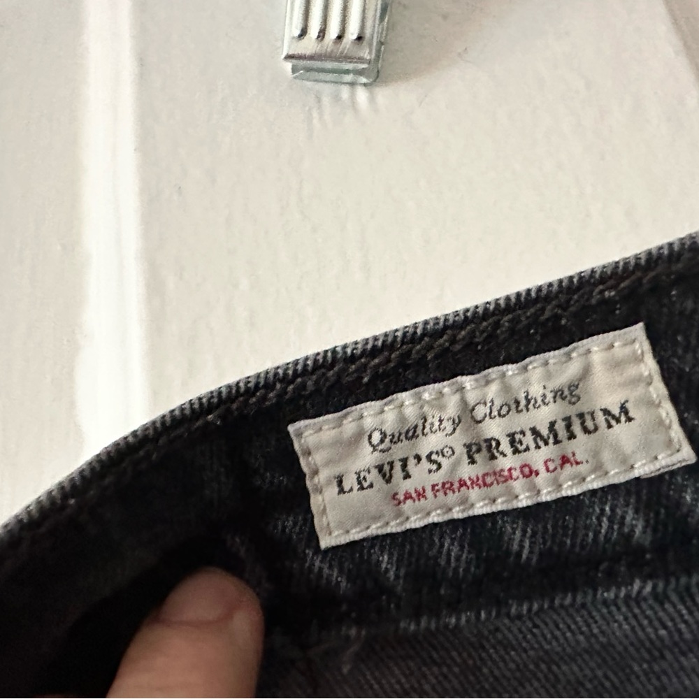 Levi’s High Rise Crop - Picture 3 of 4